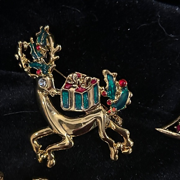 Gold Tone Holiday Charm Bracelet and Brooch Set Tree Reindeer Santa - Picture 4 of 13